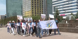 В столице прошел парад-перформанс подростков