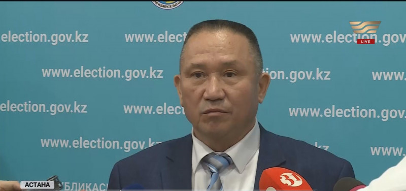 Президенттікке ұсынылған Нұрлан Әуесбаев Орталық сайлау комиссиясына құжат тапсырды