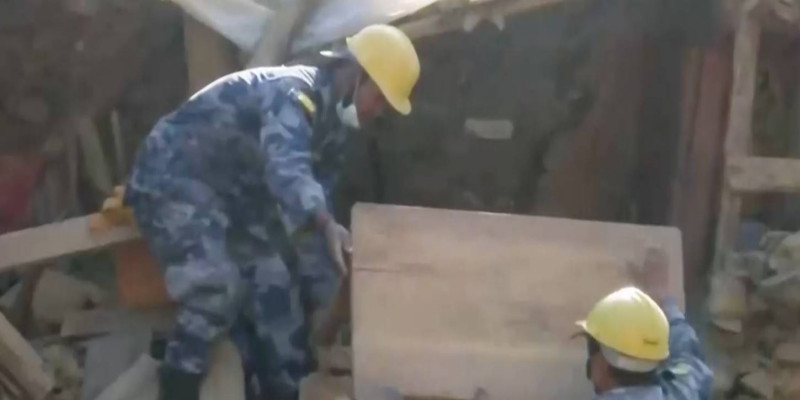 В Непале продолжаются спасательные работы после землетрясения