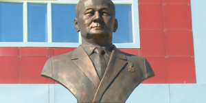 В Аральском районе открыли памятник Узакбаю Караманову