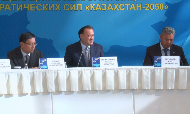 Мұхтар Құл-Мұхаммед жаңа қазақ алфавиті үш мәселені шешіп беретінін мәлімдеді