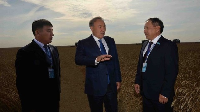 Н.Назарбаев посетил крестьянское хозяйство «Утеулин» в Костанайской области