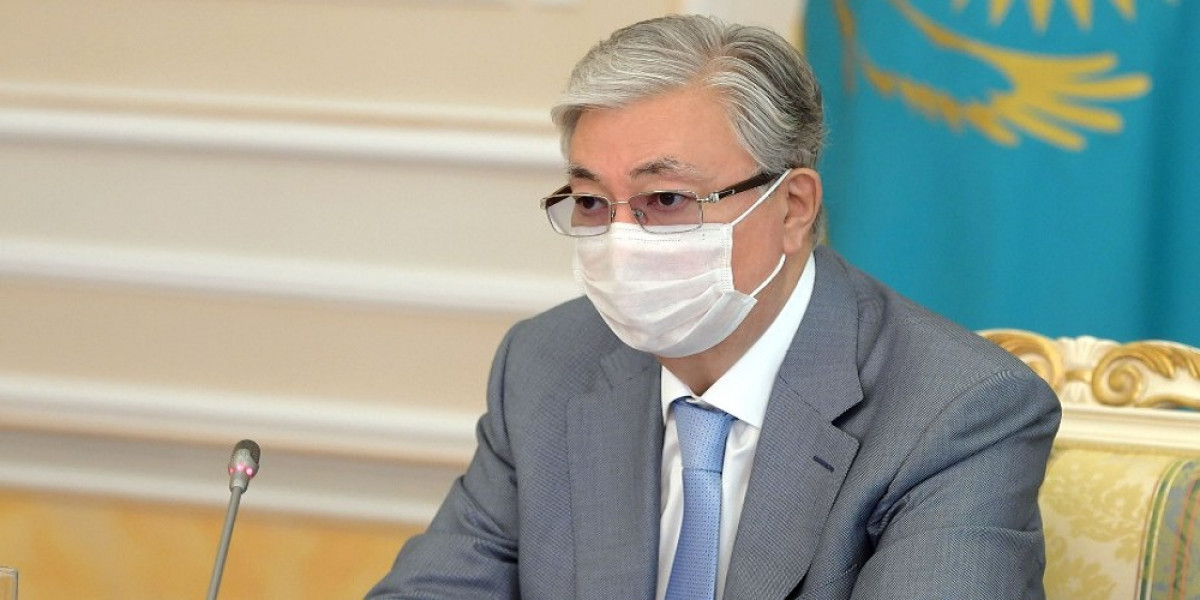 Президент поручил проработать пакет дополнительных мер поддержки отраслей и населения