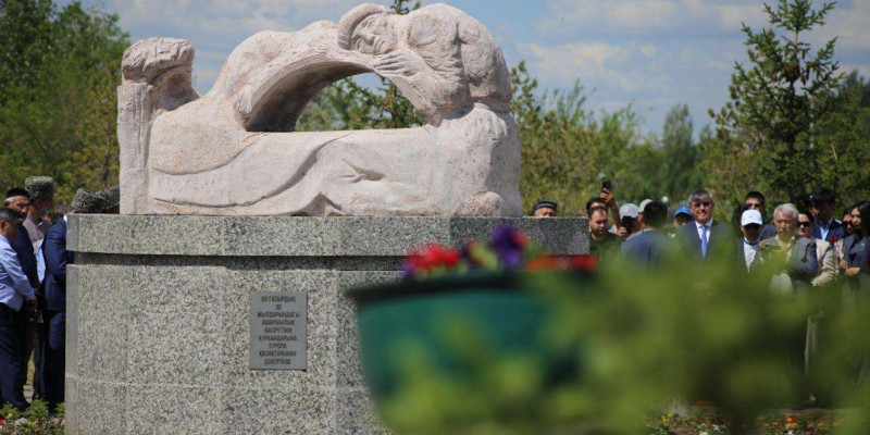 В Караганде открыли памятник жертвам голодомора