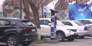 В Астане планируют закрыть платные парковки на территориях соцобъектов