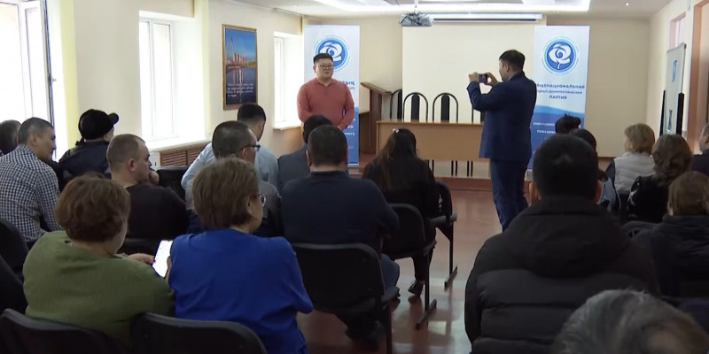 Представители ОСДП встретились с сотрудниками компании «Астана су арнасы» в Астане