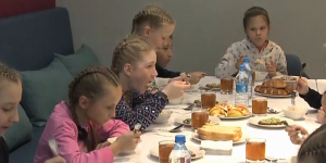 Благотворительные обеды организовали для воспитанников детских домов в Усть-Каменогорске