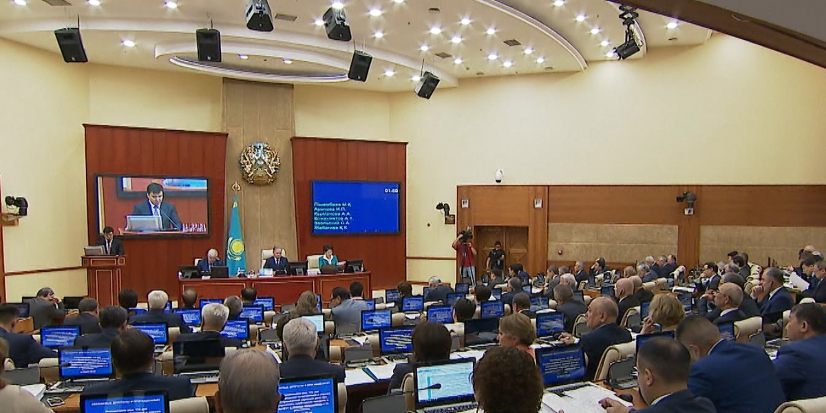 Мәжіліс несие ауыртпалығын жеңілдету тапсырмасын орындау тетіктерін қарастырды