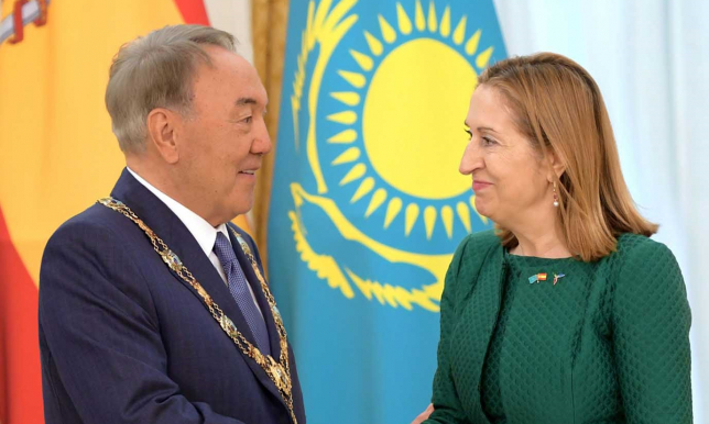 Президент Казахстана награжден Орденом Изабеллы Католической
