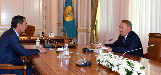 Мемлекет басшысы Қырғызстан Президенттігіне үміткер Өмірбек Бабановпен кездесті