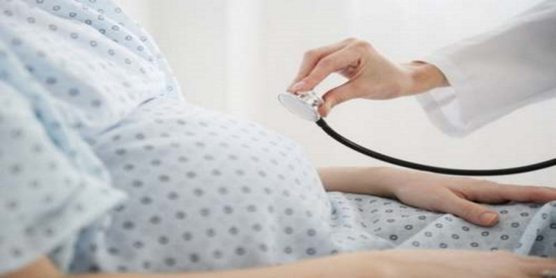 Около 40 беременных женщин с коронавирусом скончались в Казахстане