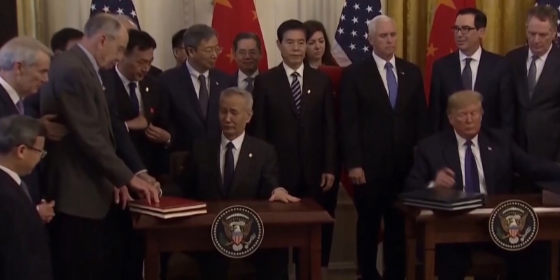 США и Китай подписали первую часть торговой сделки после серии взаимных санкций
