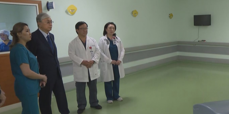 К. Токаев посетил национальный научный кардиохирургический центр