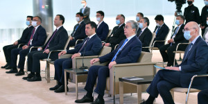 Главы Казахстана и Кыргызстана посетили МФЦА