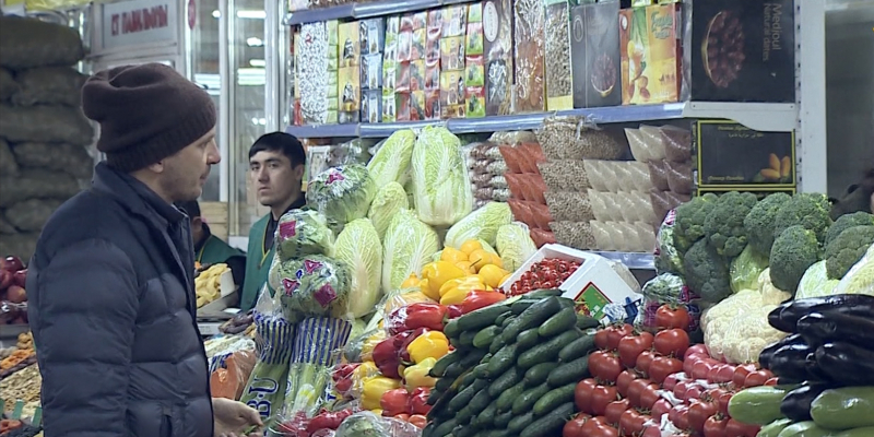 Антимонопольный комитет проверит рынки из-за высоких цен на огурцы и помидоры