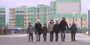 Для голосования казахстанцы приходят семьями на избирательные участки