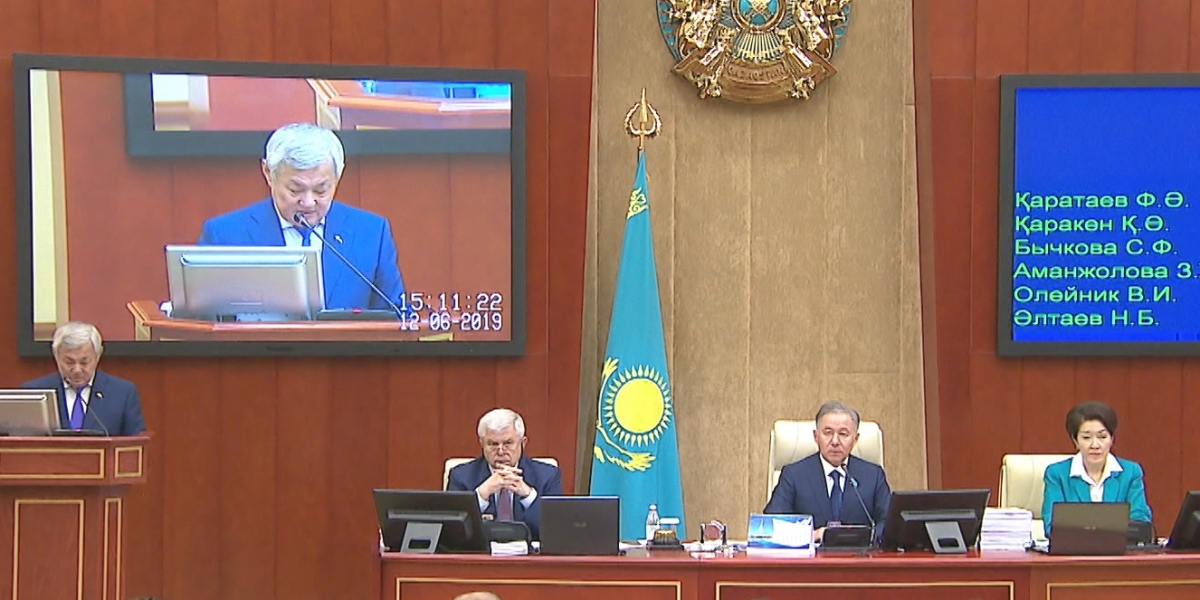 Мәжілісте міндетті әлеуметтік сақтандыру жөніндегі заң жобасы қаралды