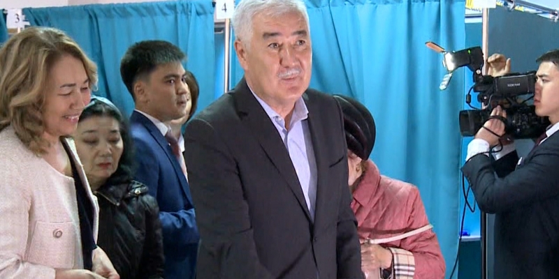 Кандидат в Президенты Амиржан Косанов проголосовал на выборах