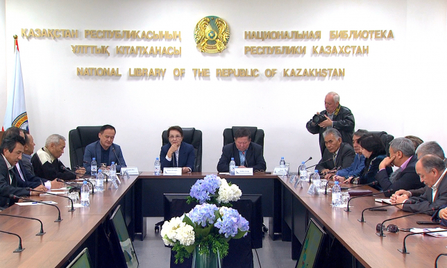 Алматылық ғалымдар латын әліпбиінің жаңа нұсқасына пікір білдірді
