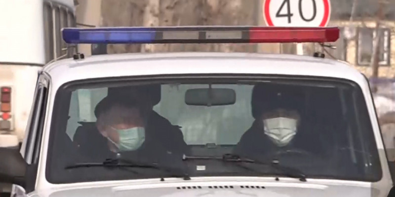 В Павлодарской области патрульный экипаж вывел автоколонну в буран