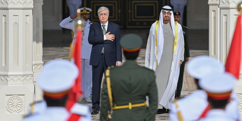 Глава государства провел переговоры с Президентом ОАЭ шейхом Мухаммедом бен Заидом Аль Нахаяном
