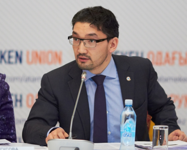 Р.Ошақбаев: Девальвация туралы ақпарат халыққа алдын ала мәлімделуі тиіс