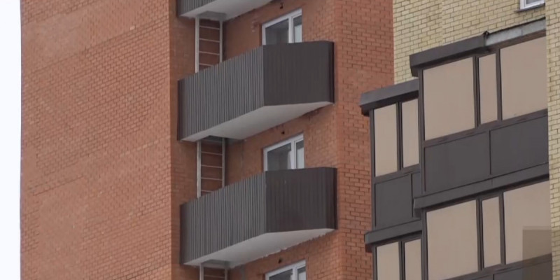 В Петропавловске жители новых многоэтажных домов самовольно срезают пожарные лестницы