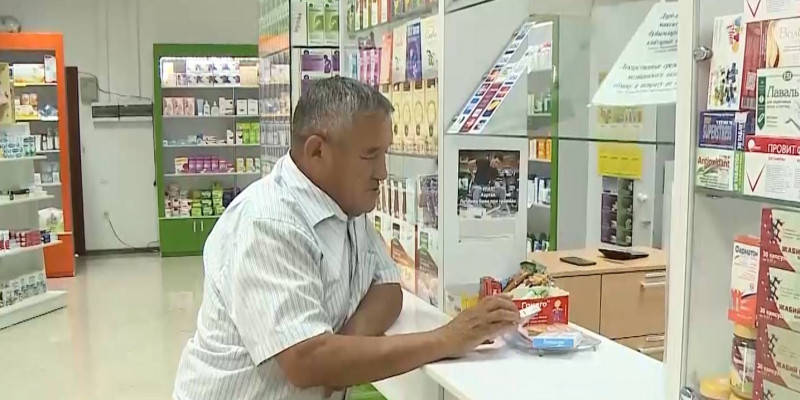 Двух полицейских наказали за незаконные проверки аптек