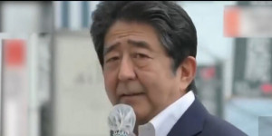 Бывший премьер-министр Японии Синдзо Абэ скончался в больнице