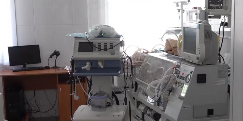 Павлодарские хирурги прооперировали младенца весом до одного килограмма
