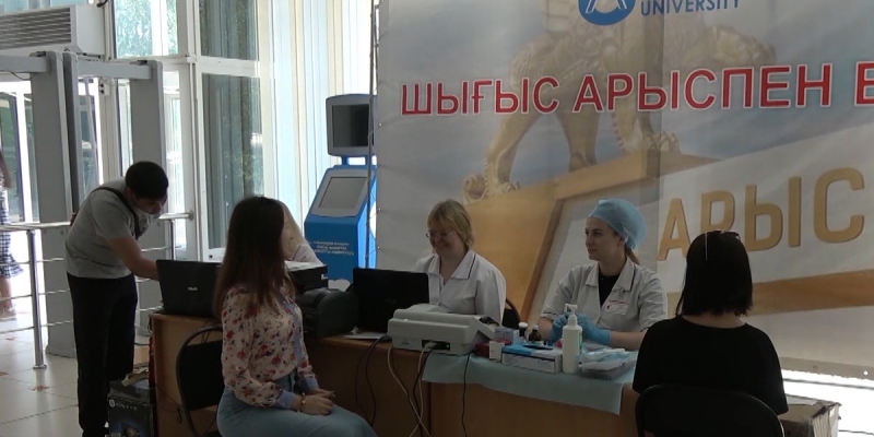 Казахстанцы продолжают собирать помощь для жителей города Арыс