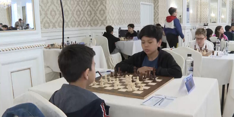 160 юных шахматистов Казахстана продолжают борьбу на республиканском чемпионате в столице