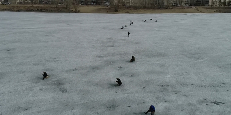 В Павлодаре рыбаков просят не выходить на лёд