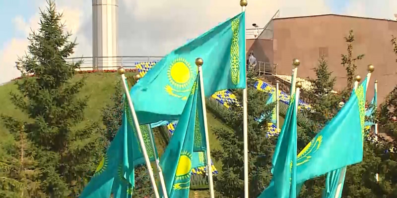 В Казахстане утвердили правила использования государственного флага
