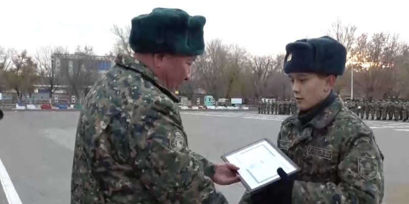 Два солдата воинской части Уральска смогут бесплатно обучаться в ВУЗе