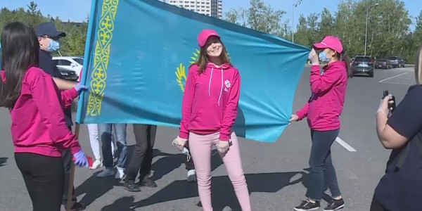 Столичная молодёжь отметила День госсимволов