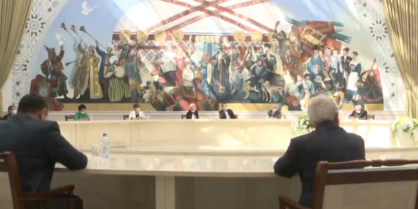 Роль Конституции и Ассамблеи народа Казахстана обсудили на встрече акима области с членами АНК