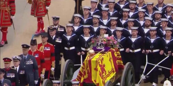 Ұлыбритания ІІ Елизаветамен қоштасып жатыр