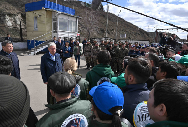 Президент өңірдегі құтқарушылар, еріктілер және кәсіпкерлермен кездесті