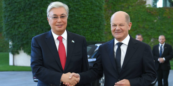 Глава государства провел встречу с Канцлером Германии Олафом Шольцем