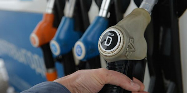 На заправках Шымкента пропало дизтопливо