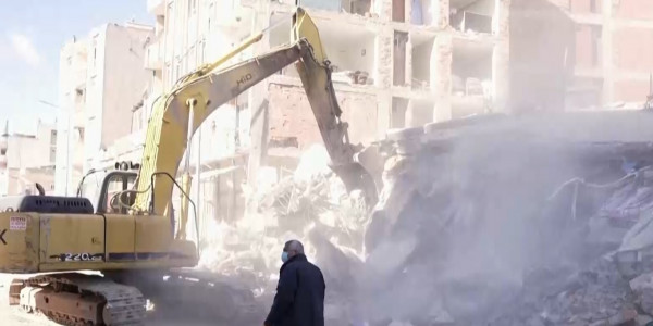 Спасатели извлекли мальчика из-под завалов спустя 260 часов в Турции