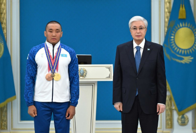 Президент Паралимпиада ойындарының чемпионы Ербол Хамитовты марапаттады