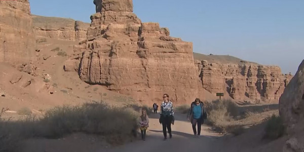 Шарын шатқалында туристер үшін қауіпсіздік үңгірлері салынуда