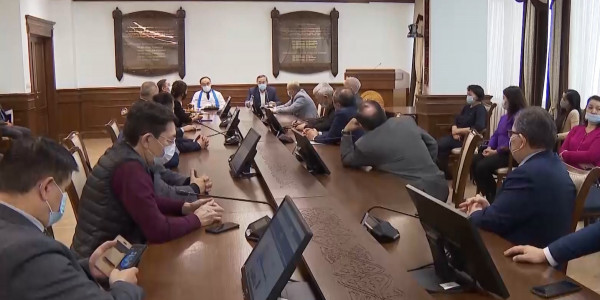 Сенаторы и ученые обсудили статью Президента