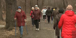 Соревнования по скандинавской ходьбе среди пенсионеров прошли в Алматы