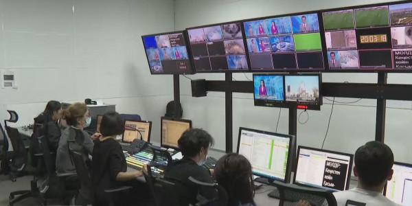 Кадр сыртындағы қарбалас: жаңалықтар бөлімінің қызметі жайлы