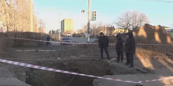 Оралда кәріз коллекторы тағы да жарылды