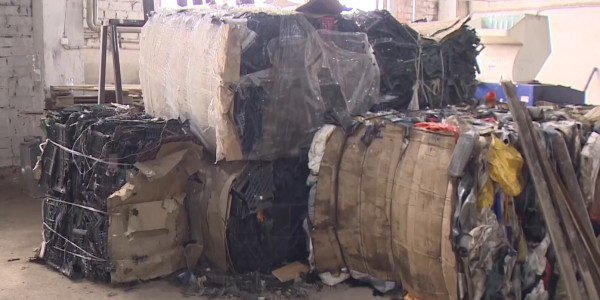 Үйден үйіндіге дейін: Қоқысты сұрыптайтындар саусақпен санарлық