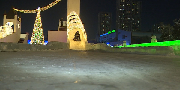 Елордада Жаңа жылдың басты нышаны 33 шырша орнатылды